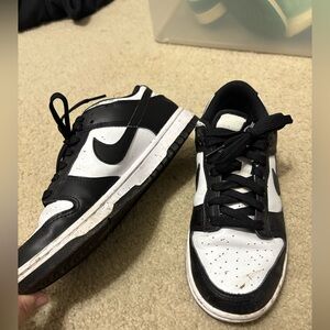 WOMENS NIKE PANDA LOW DUNKS- SIZE 8